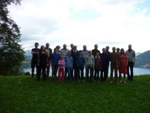 Gruppenfoto mit dem Thuner See im Hintergrund