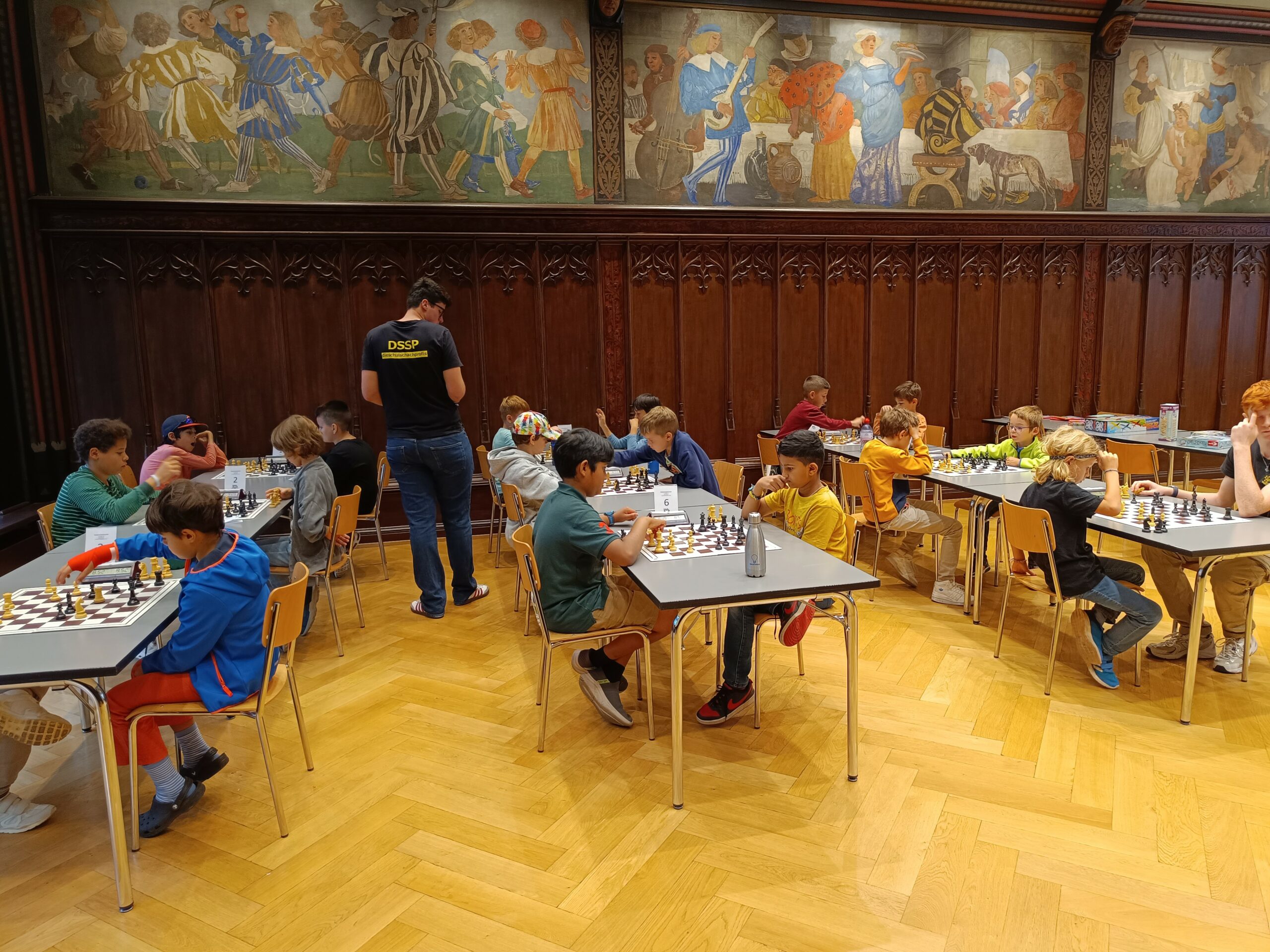 Kinderschachturniere im Zunftsaal Schmiedenhof in Basel (Vormittagsturnier)